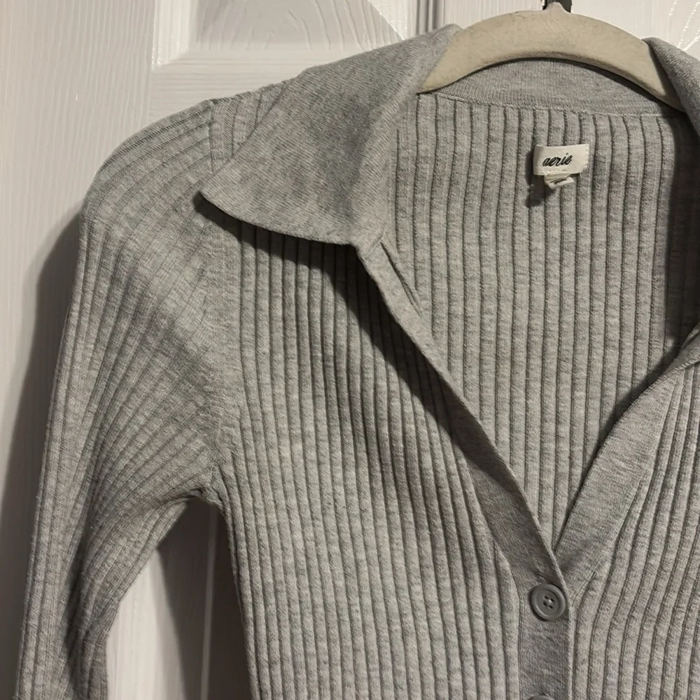 Aerie long sleeve ribbed v neck button down collared shirt in gray size XS NWOT - Picture 3 of 7